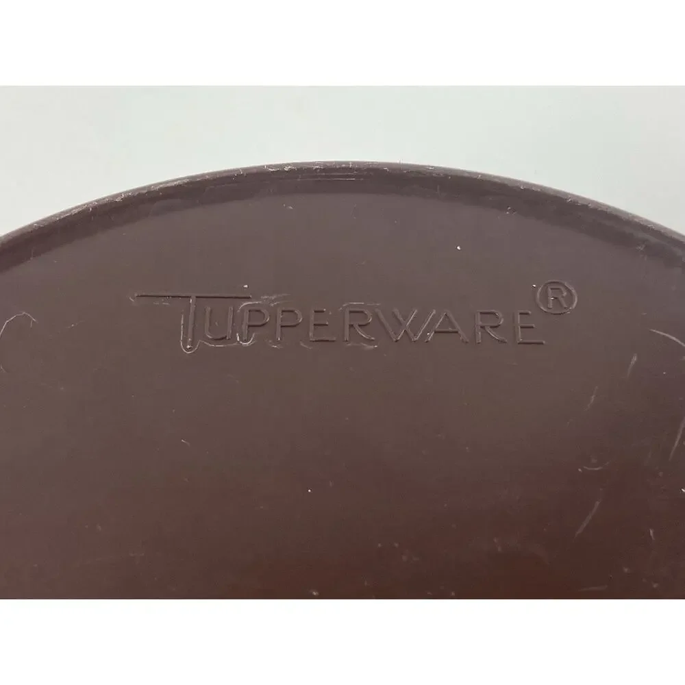 Tupperware Brown 8